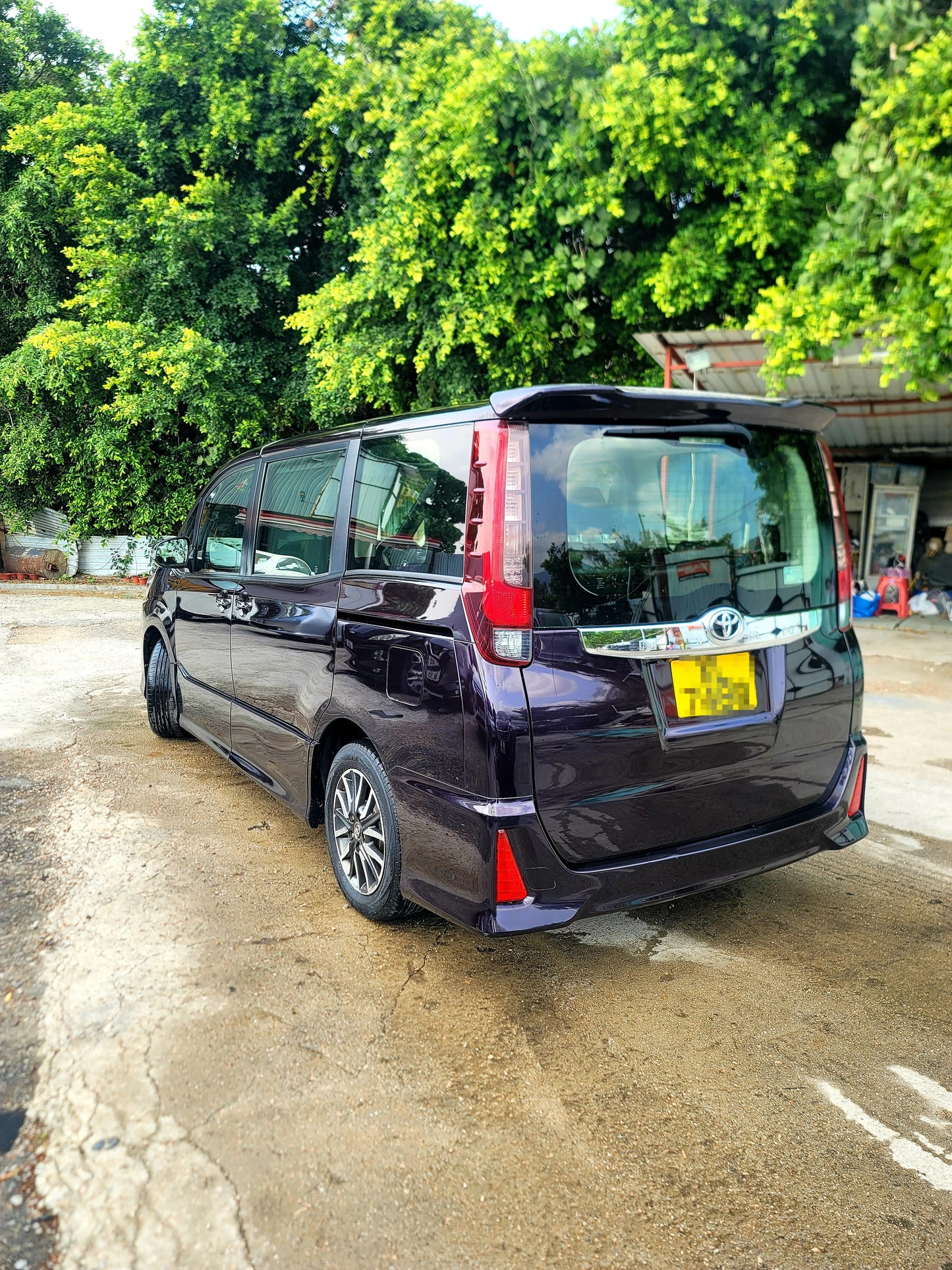 2014 TOYOTA NOAH DELUXE 2.0 AT