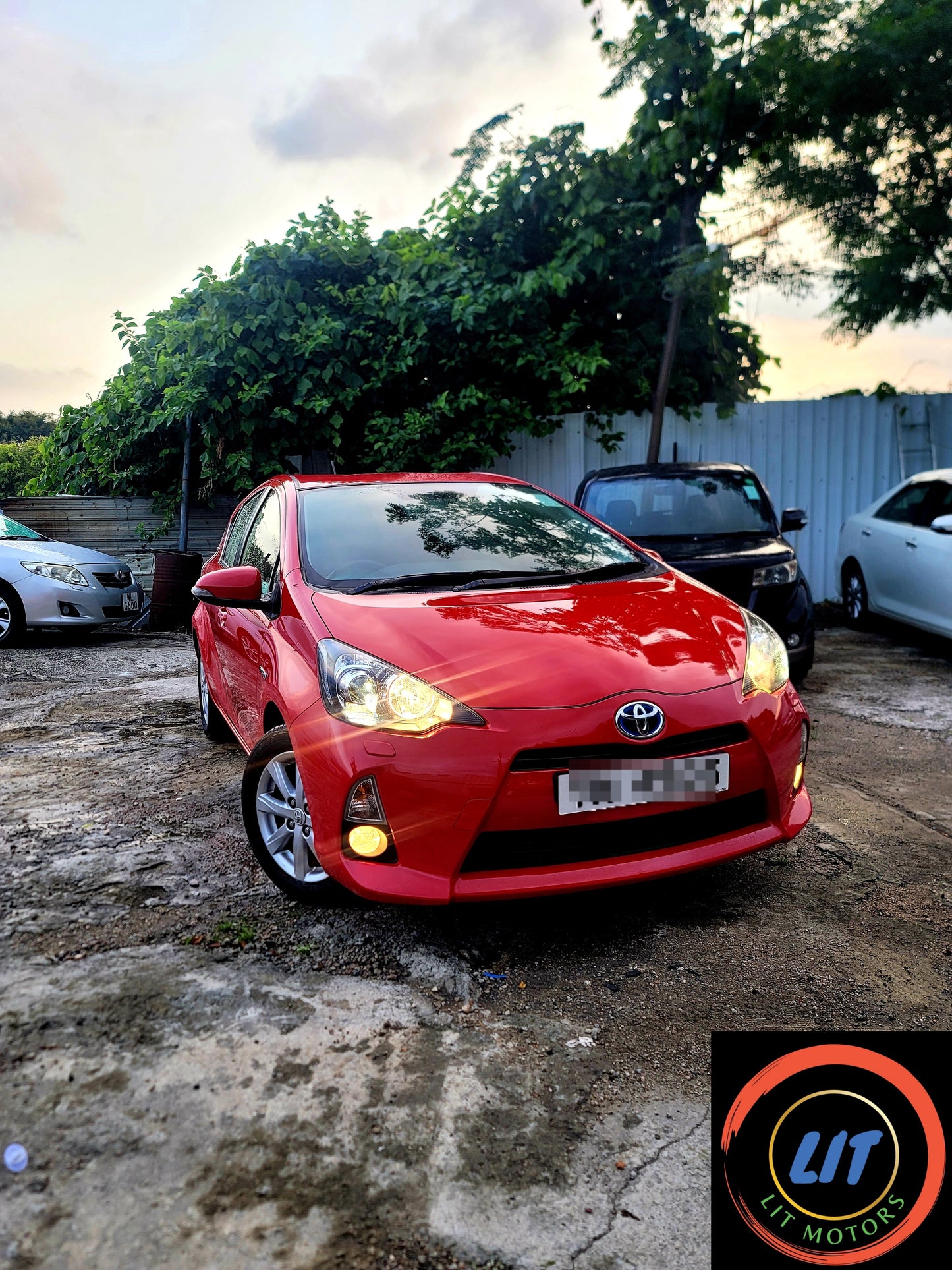 2012/13 TOYOTA PRIUS C (AQUA) 1.5 AT