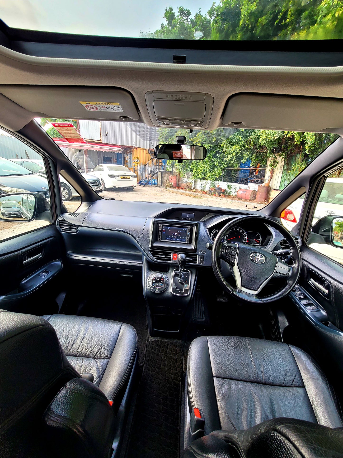2014 TOYOTA NOAH DELUXE 2.0 AT