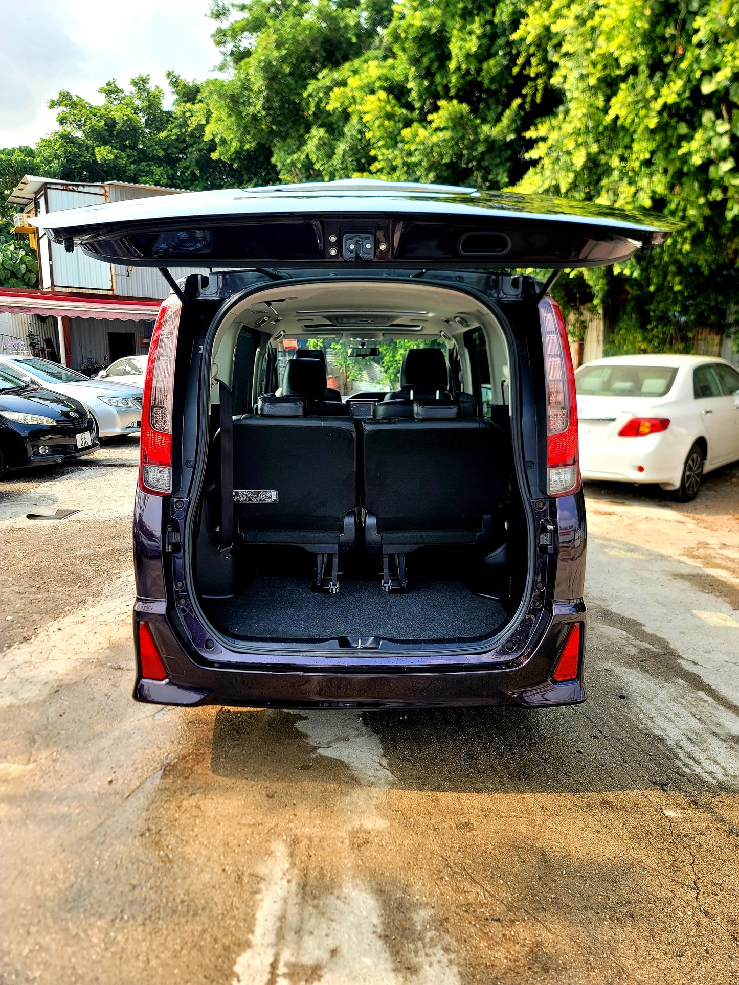 2014 TOYOTA NOAH DELUXE 2.0 AT