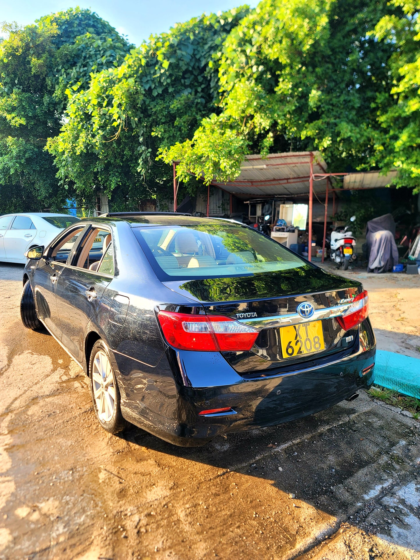 2011/12 TOYOTA CAMRY HYBRID DELUXE 2.5 AT