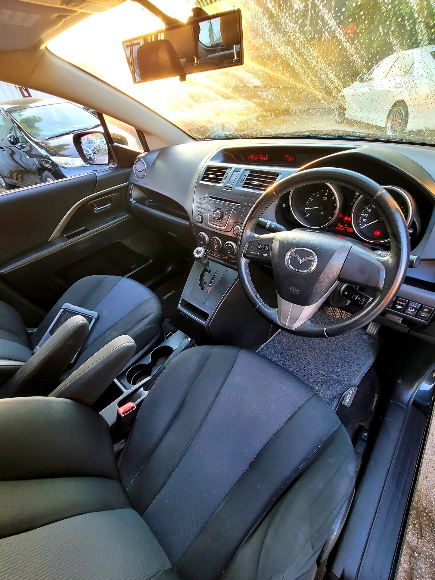 2013 MAZDA M5 (PREMACY) DELUXE 2.0 AT