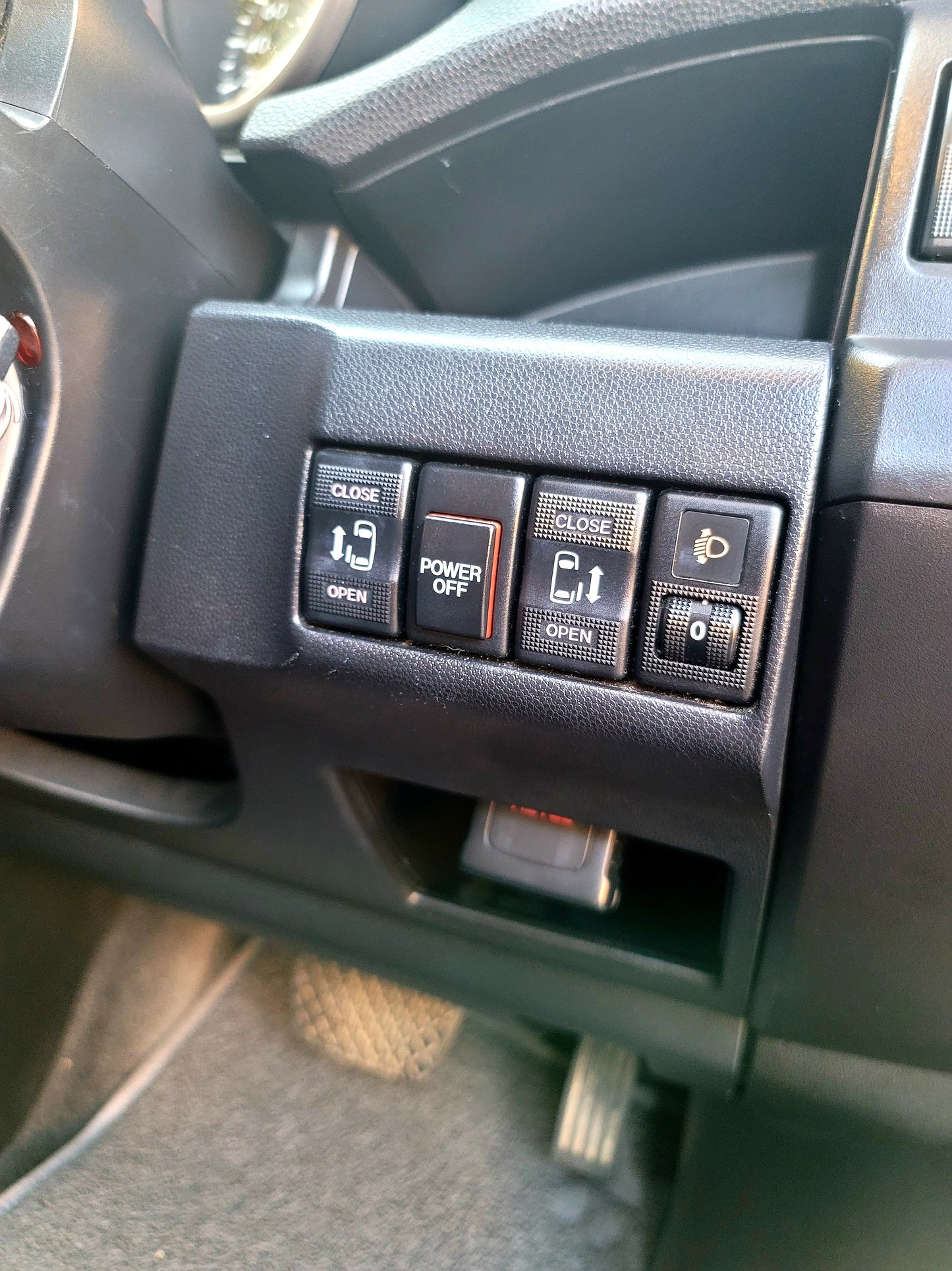 2013 MAZDA M5 (PREMACY) DELUXE 2.0 AT