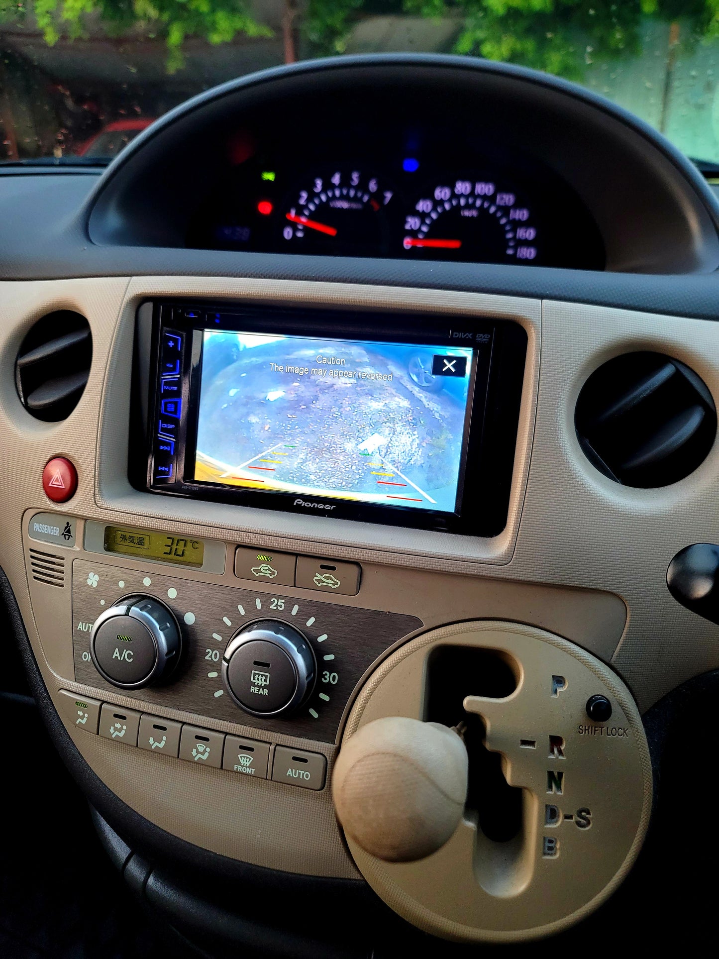2011 TOYOTA SIENTA 1.5 AT