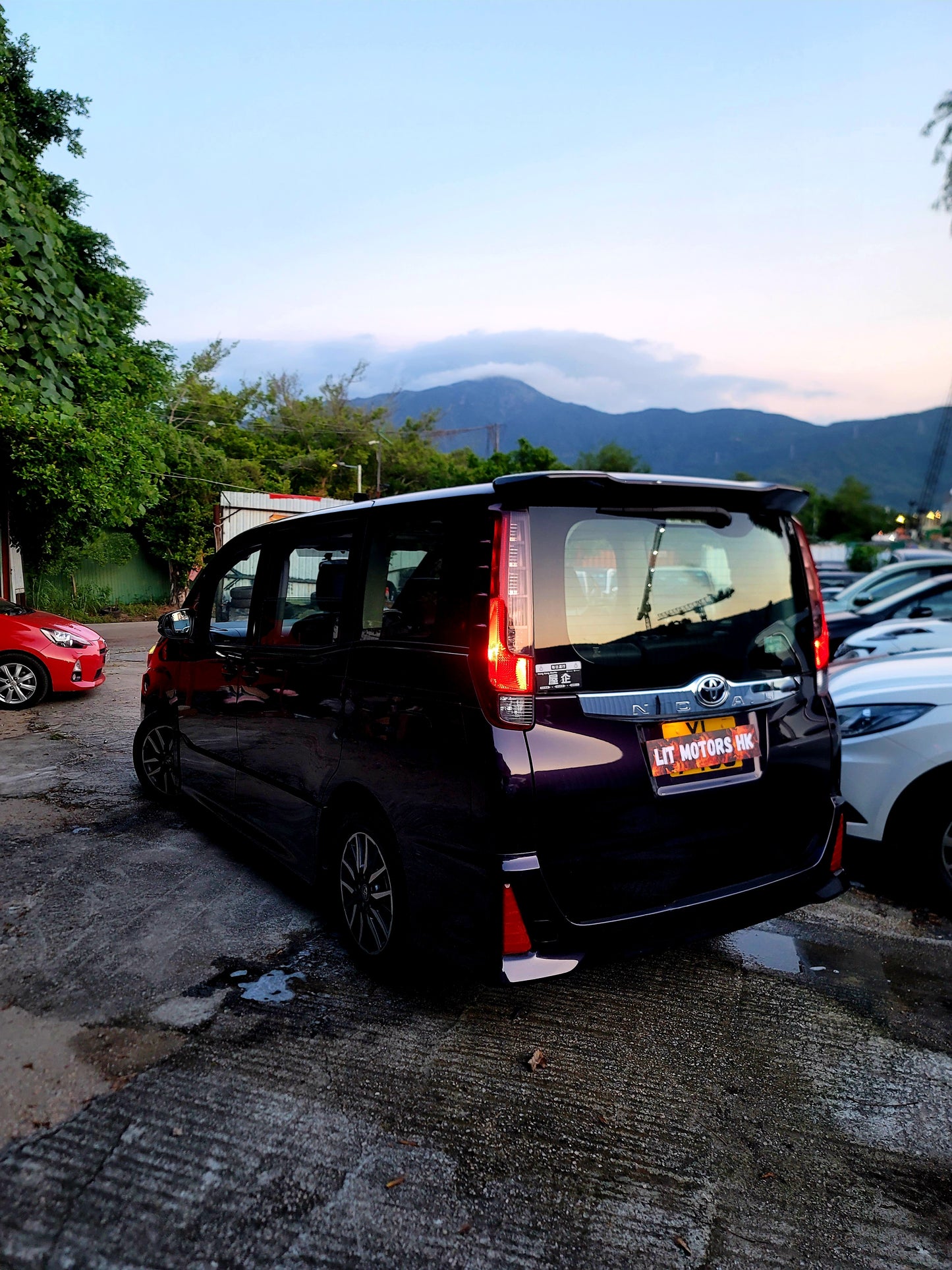 2014 TOYOTA NOAH DELUXE 2.0 AT