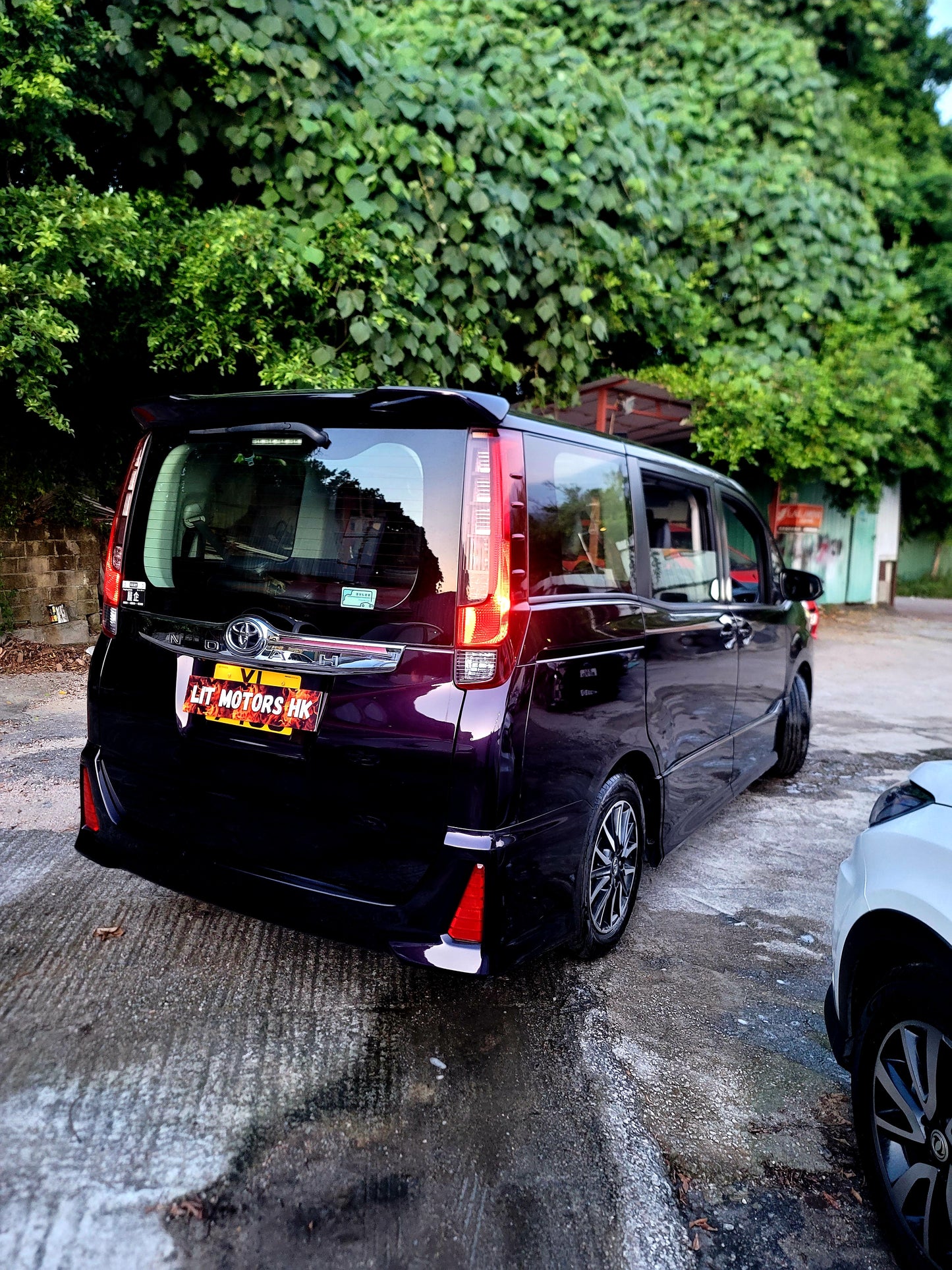 2014 TOYOTA NOAH DELUXE 2.0 AT