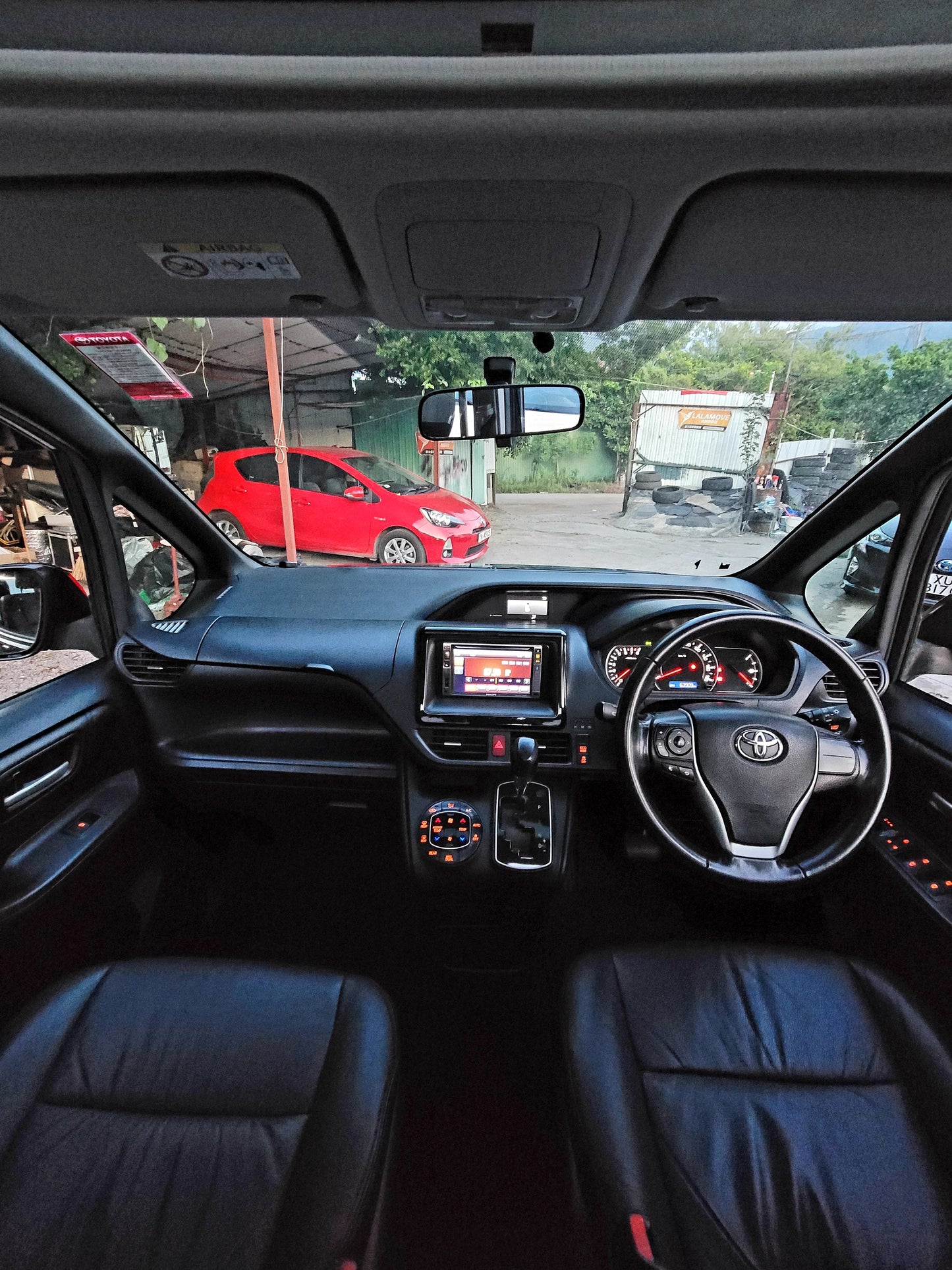 2014 TOYOTA NOAH DELUXE 2.0 AT