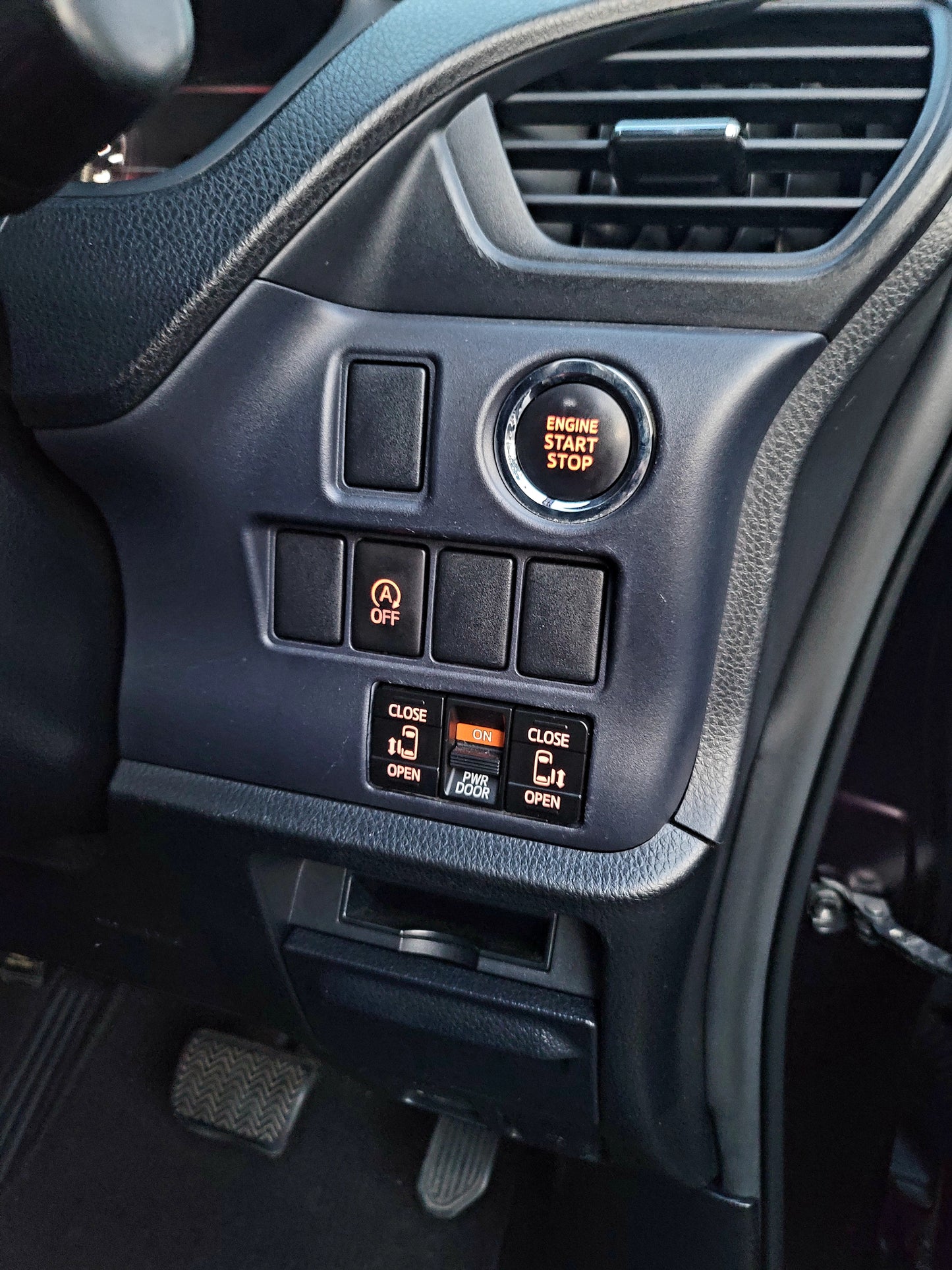 2014 TOYOTA NOAH DELUXE 2.0 AT