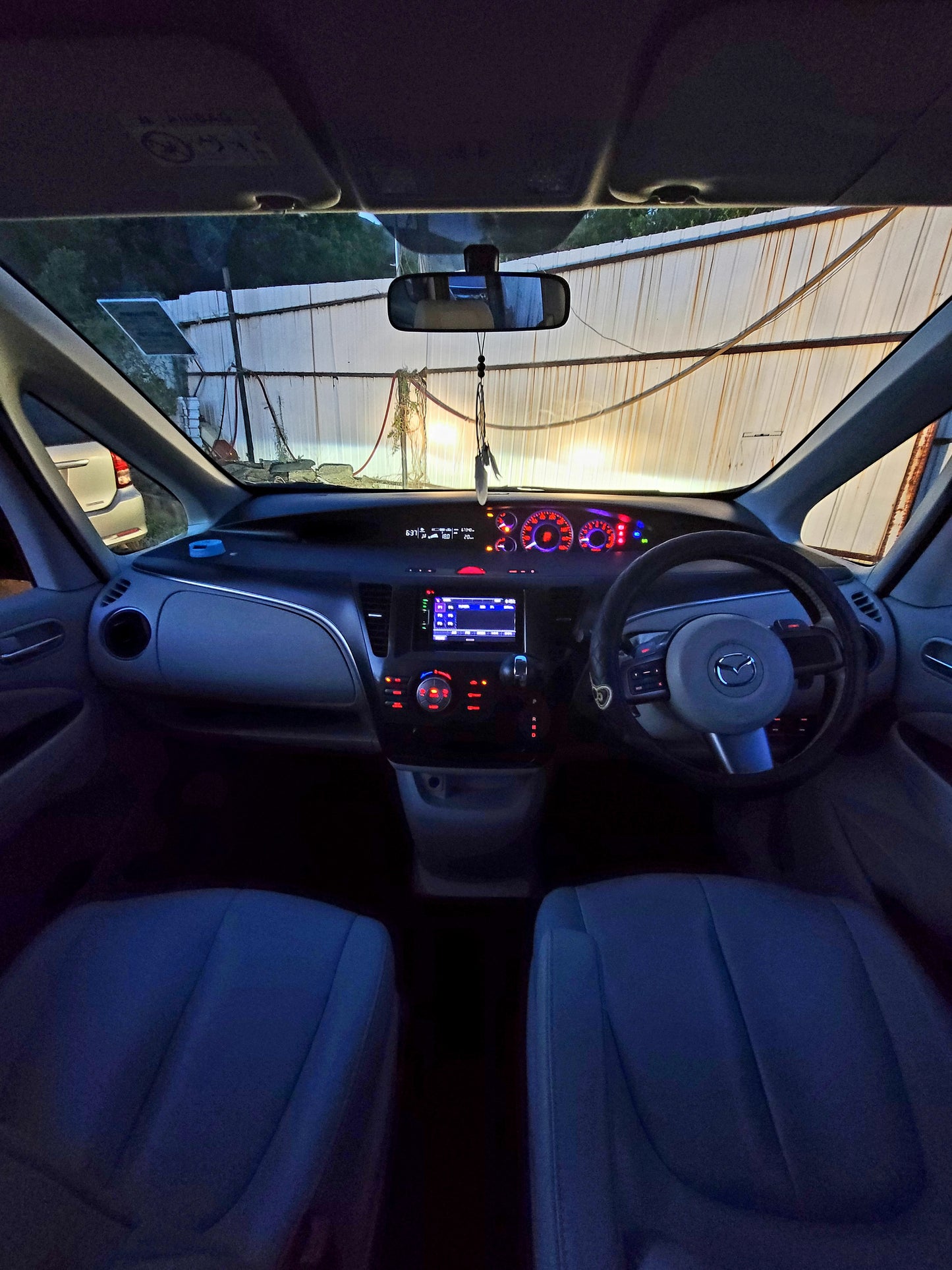 2015 MAZDA BIANTE 2.0 AT