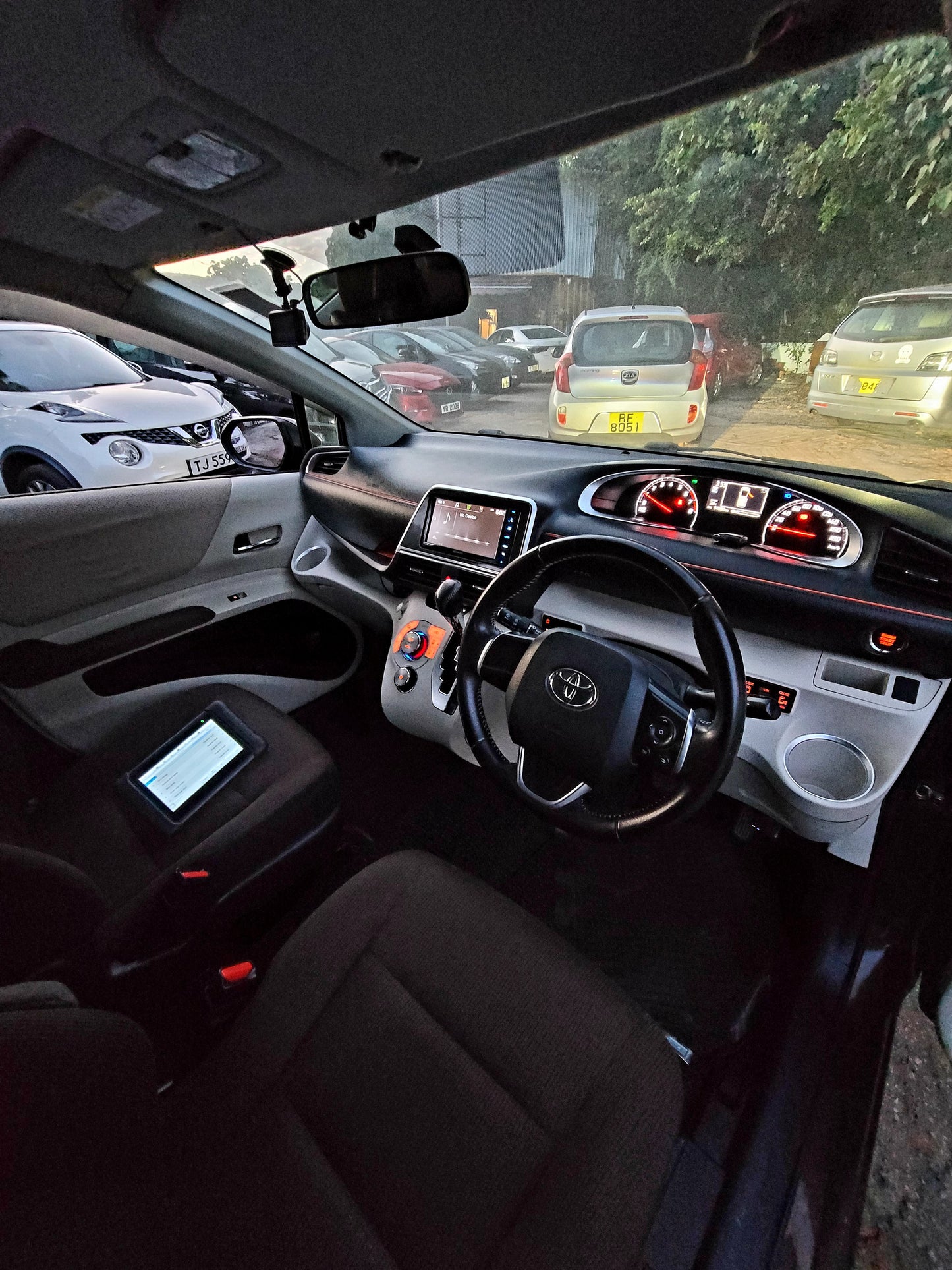 2017 TOYOTA SIENTA 1.5 AT