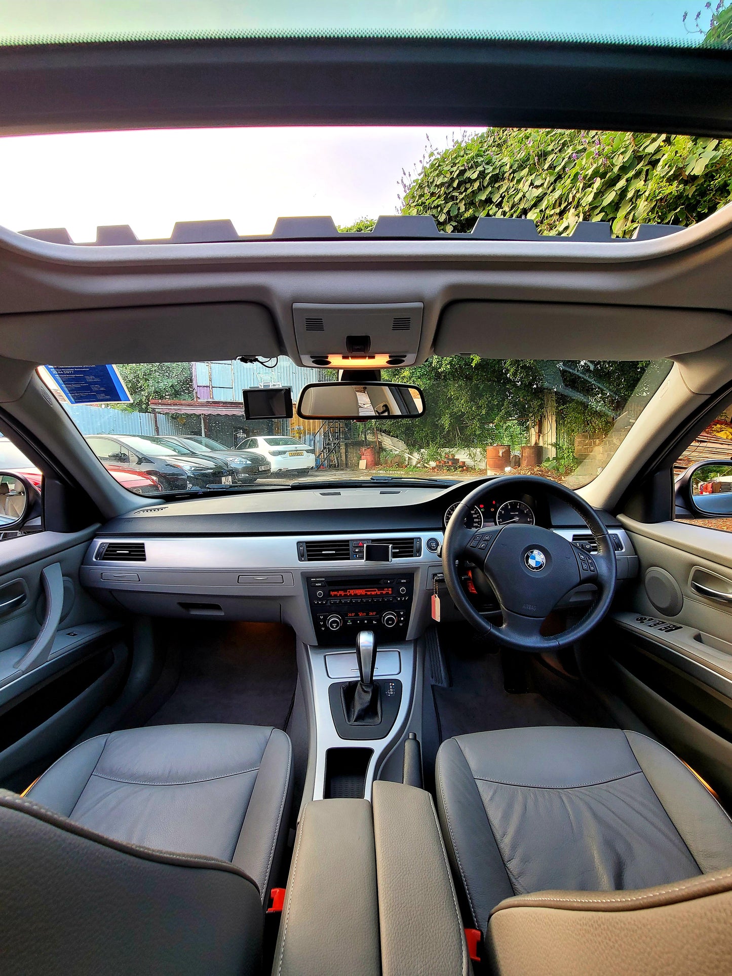 2010/11 BMW 320iA 2.0T AT