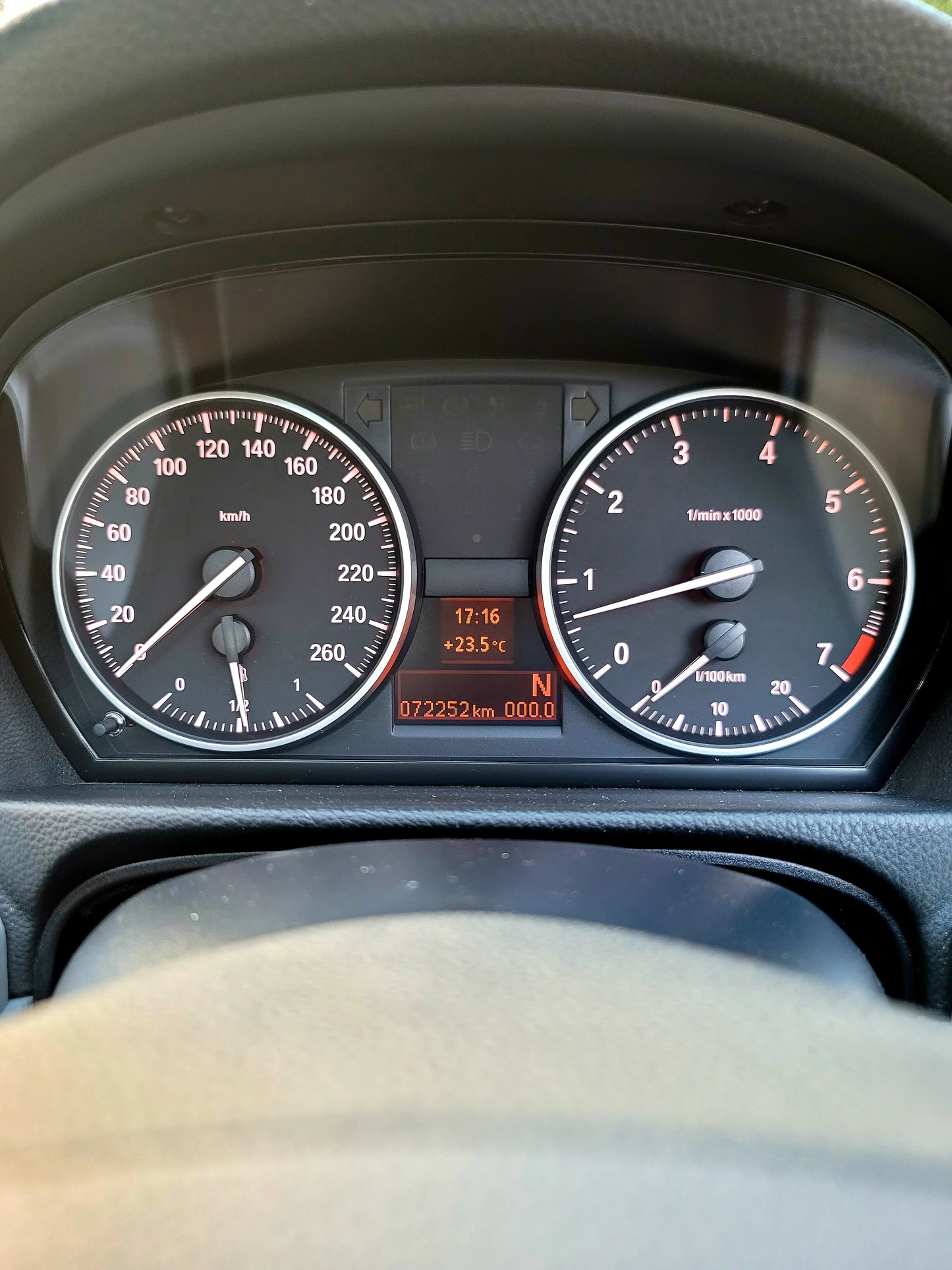 2010/11 BMW 320iA 2.0T AT