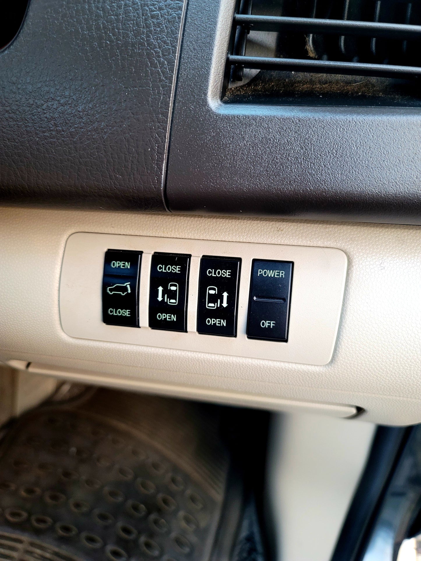 2010 MAZDA M8 MPV DELUXE 2.3 AT