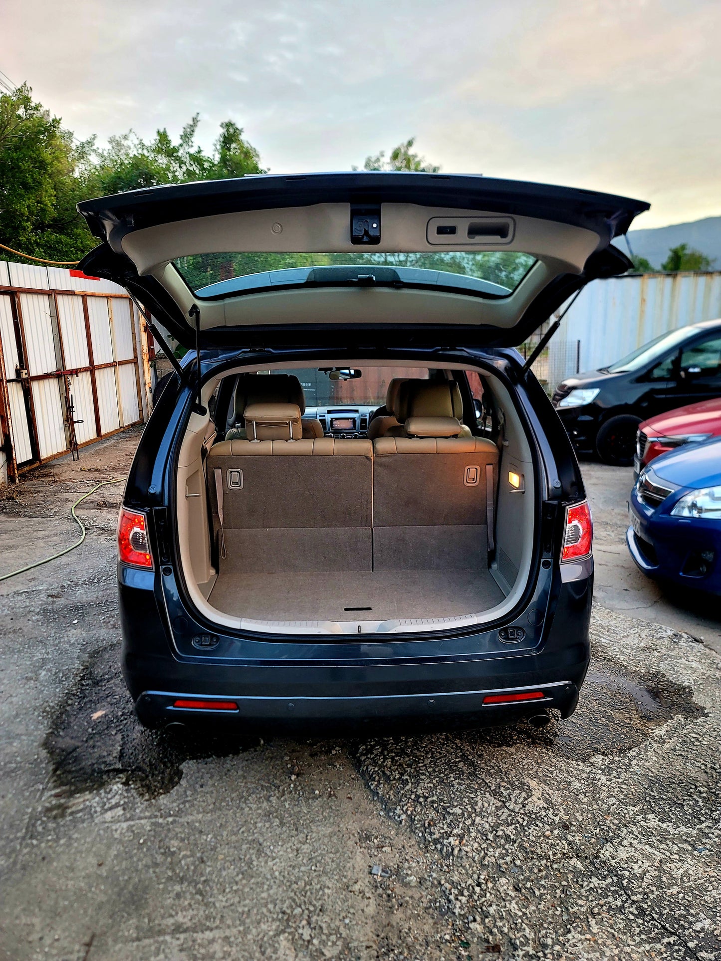 2010 MAZDA M8 MPV DELUXE 2.3 AT