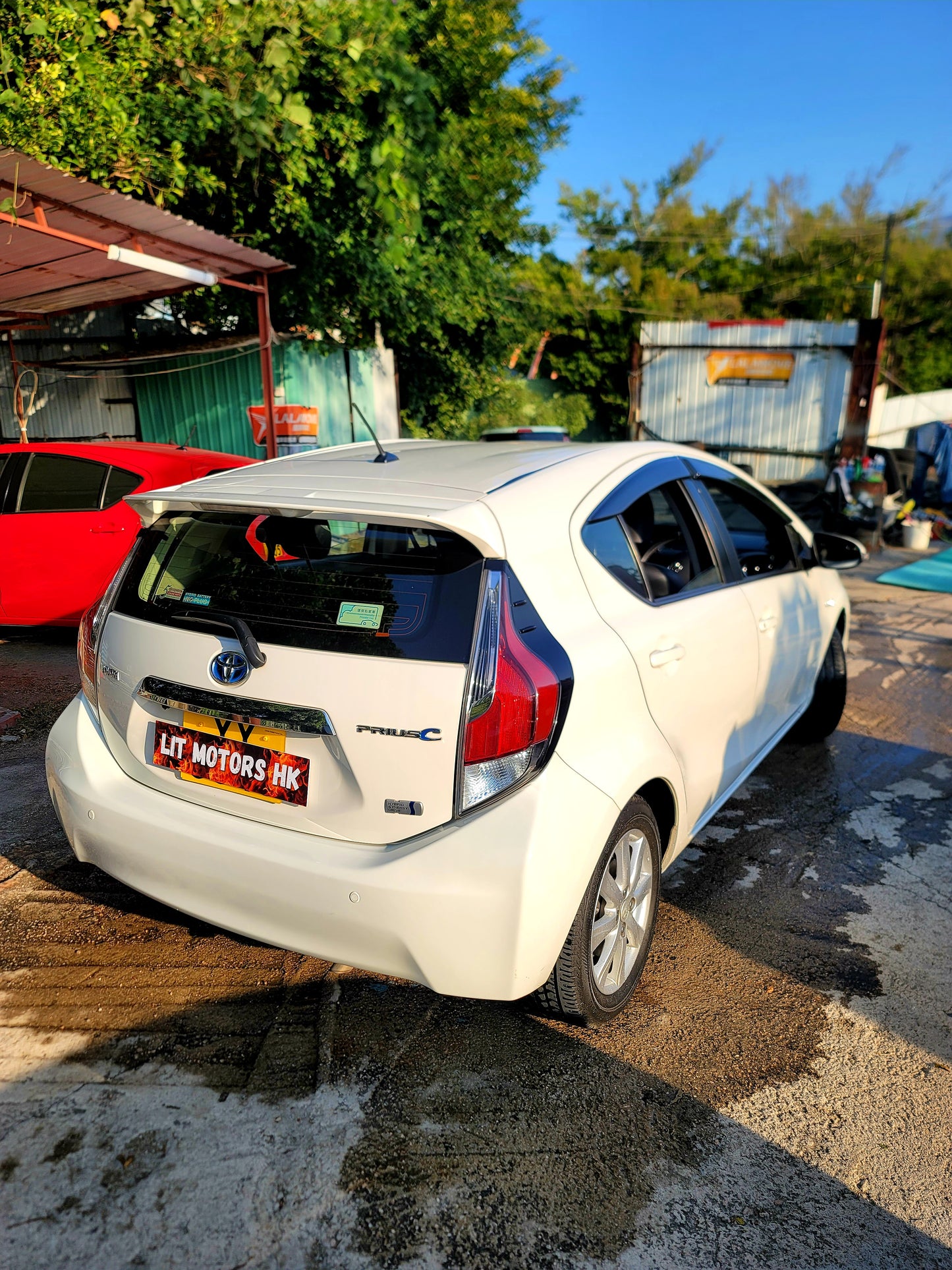 2015 TOYOTA PRIUS C (AQUA) HYBRID 1.5 AT