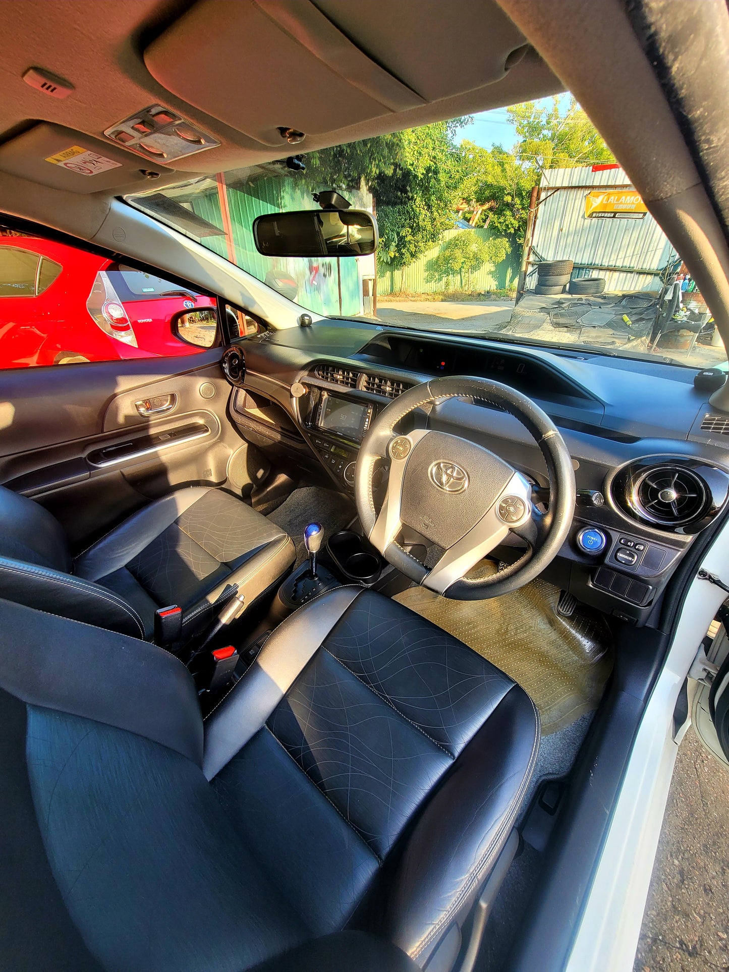 2015 TOYOTA PRIUS C (AQUA) HYBRID 1.5 AT