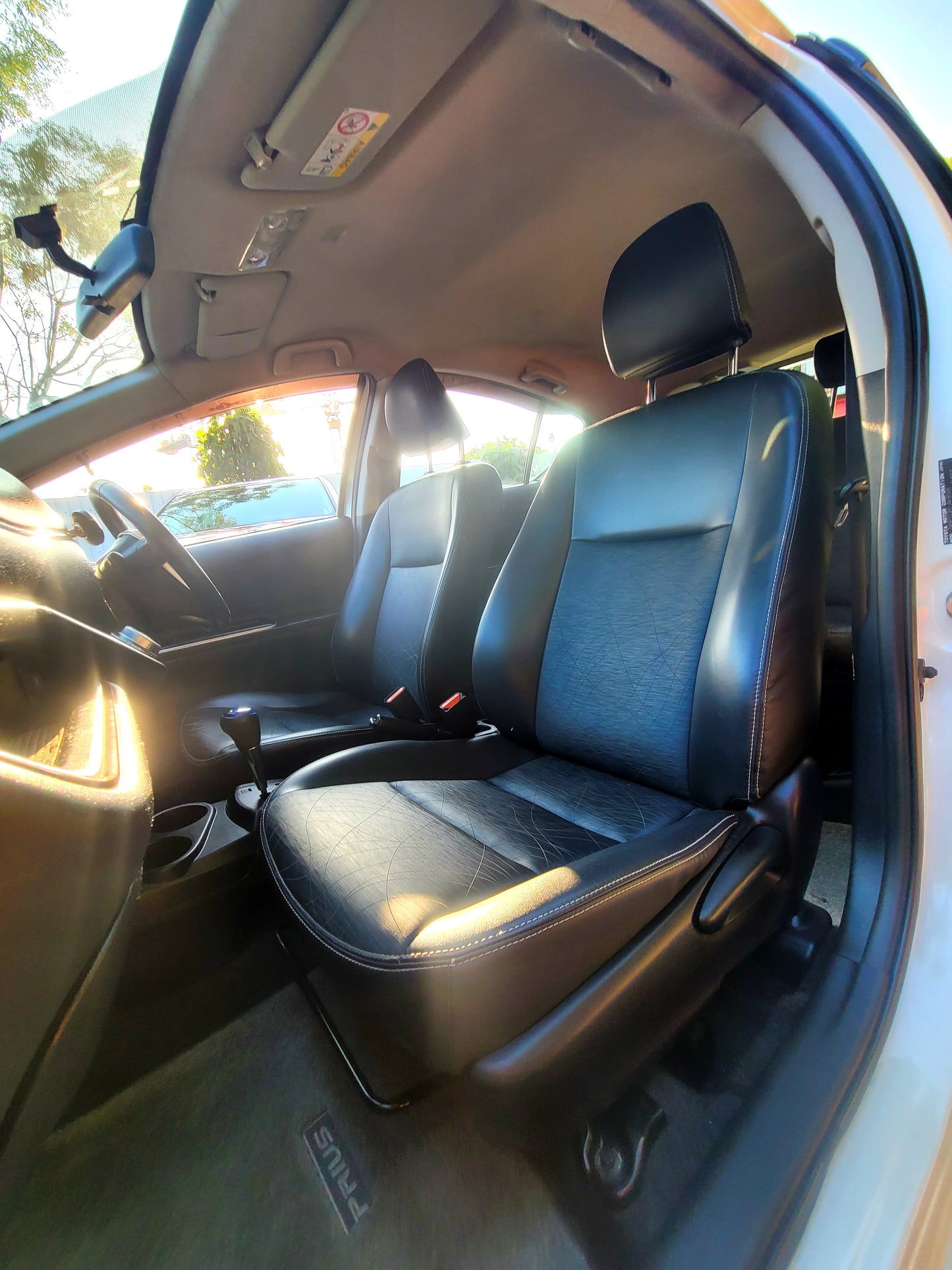 2015 TOYOTA PRIUS C (AQUA) HYBRID 1.5 AT