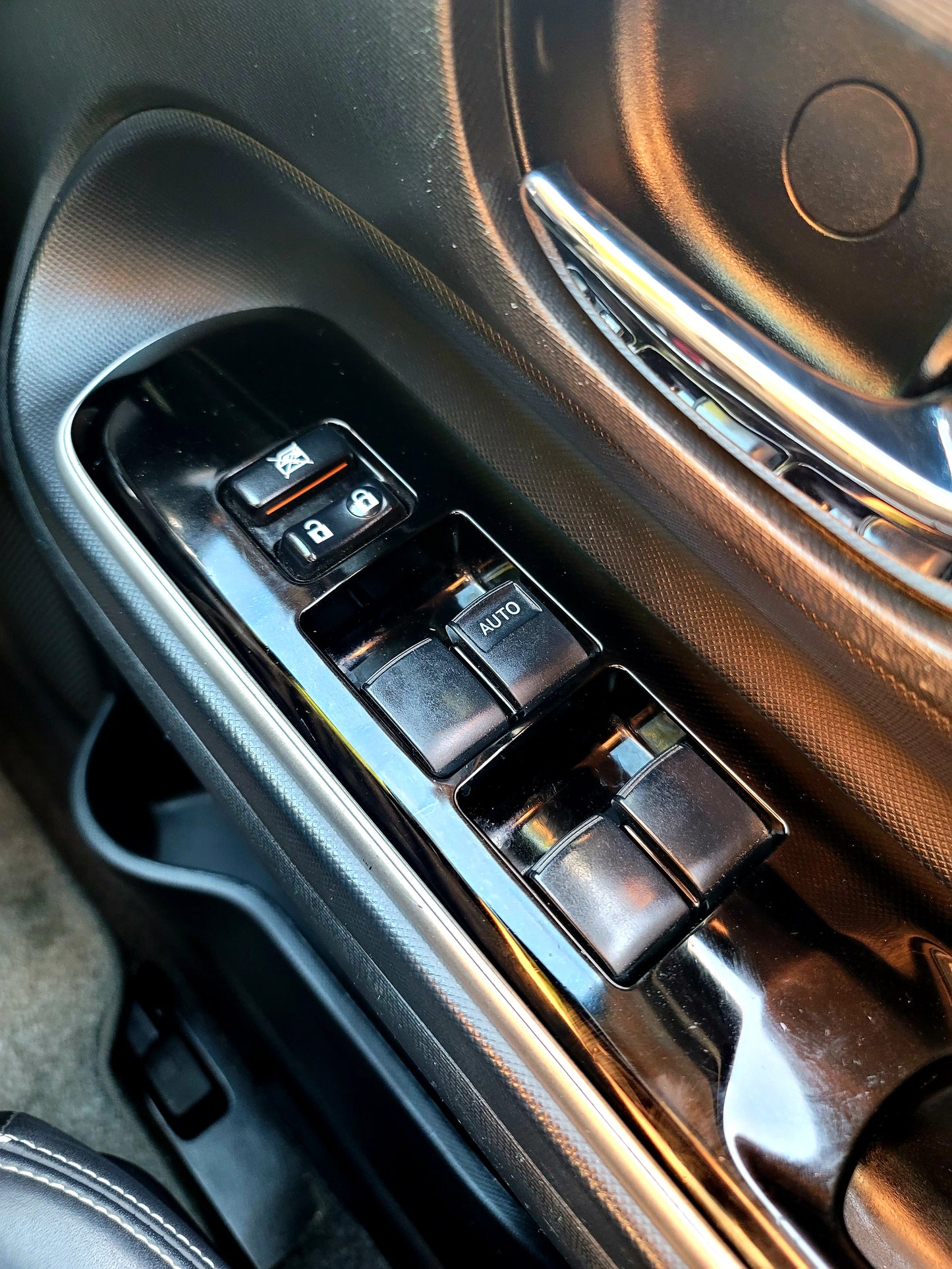 2015 TOYOTA PRIUS C (AQUA) HYBRID 1.5 AT