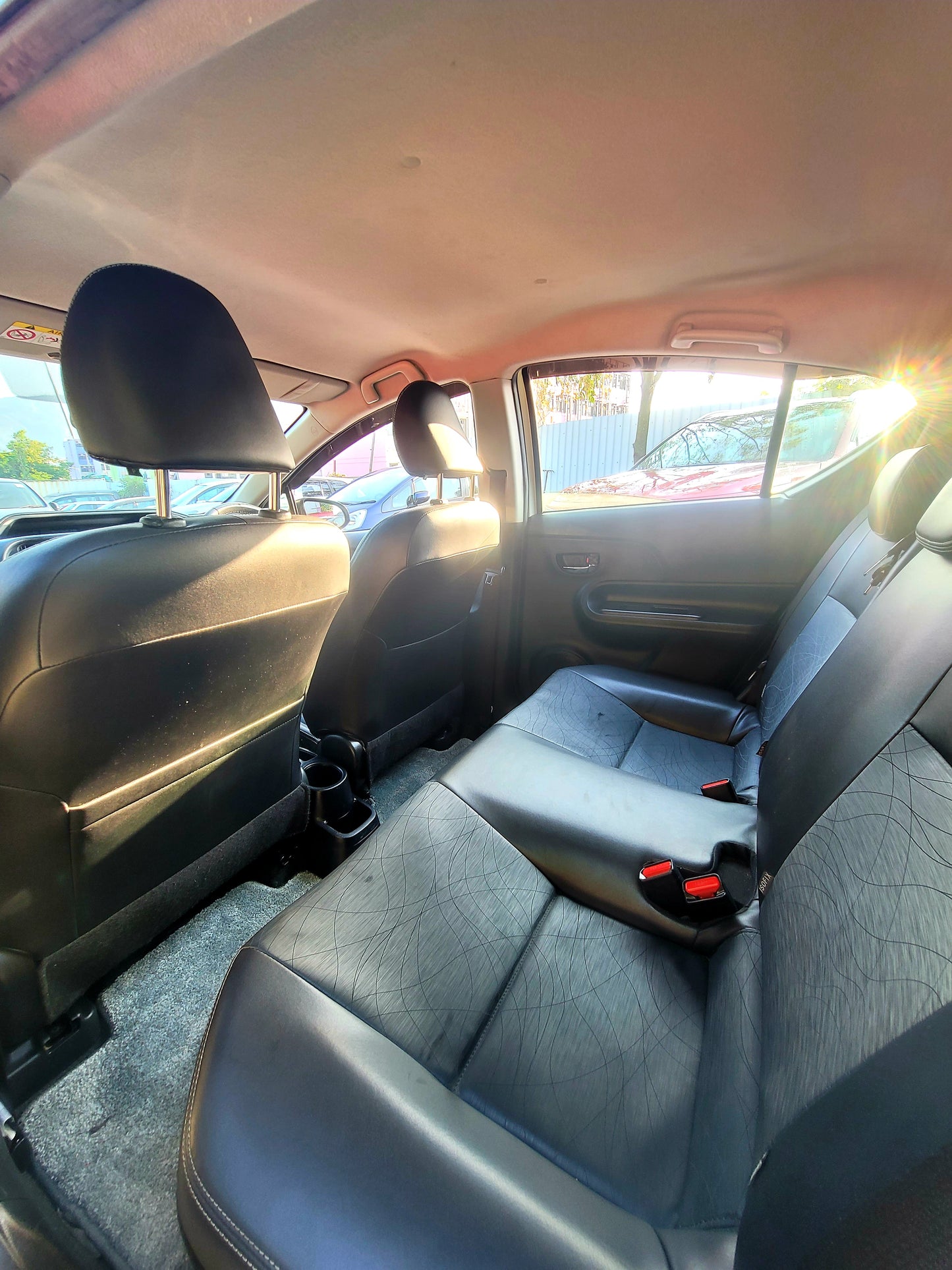2015 TOYOTA PRIUS C (AQUA) HYBRID 1.5 AT