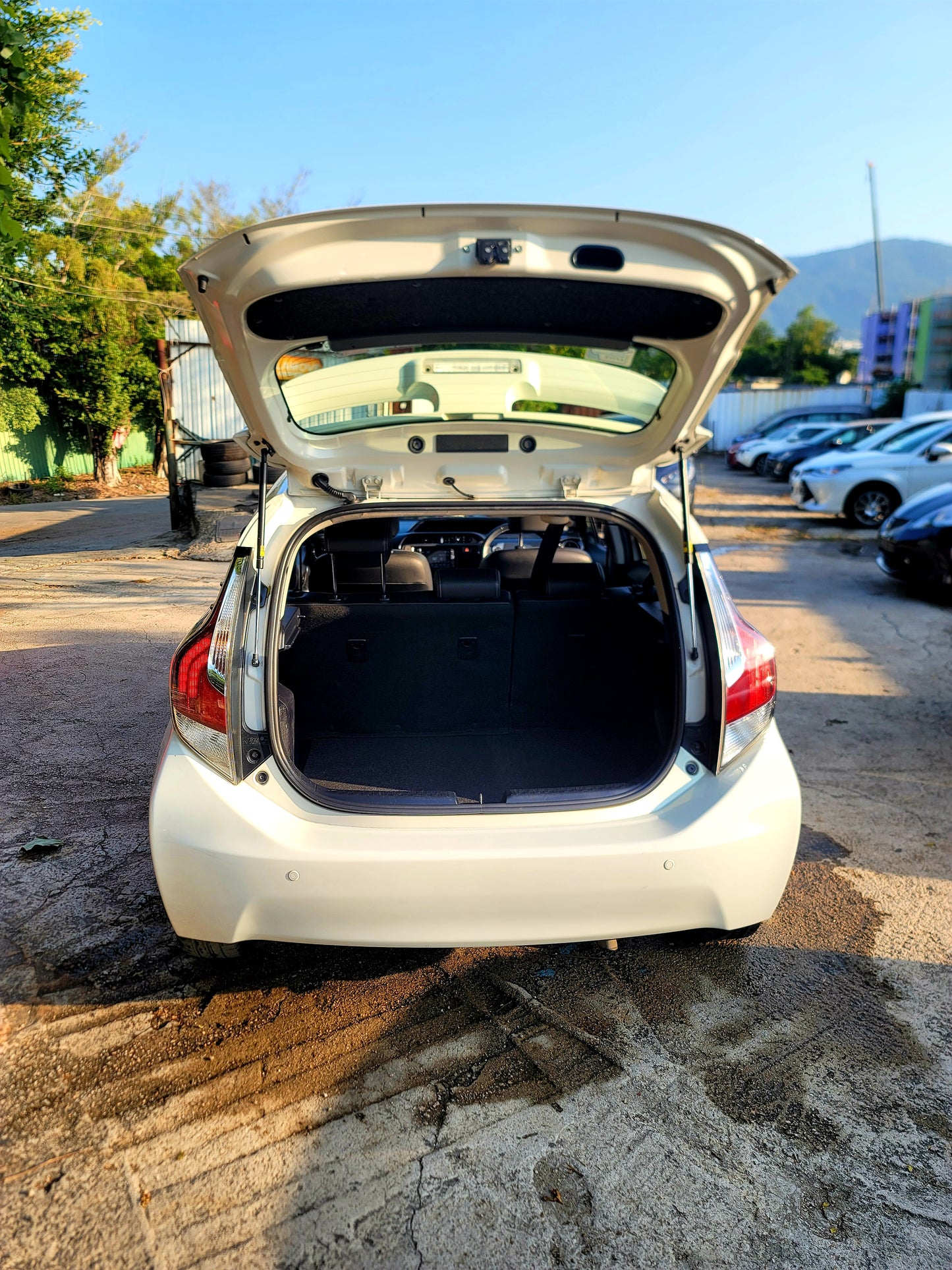 2015 TOYOTA PRIUS C (AQUA) HYBRID 1.5 AT