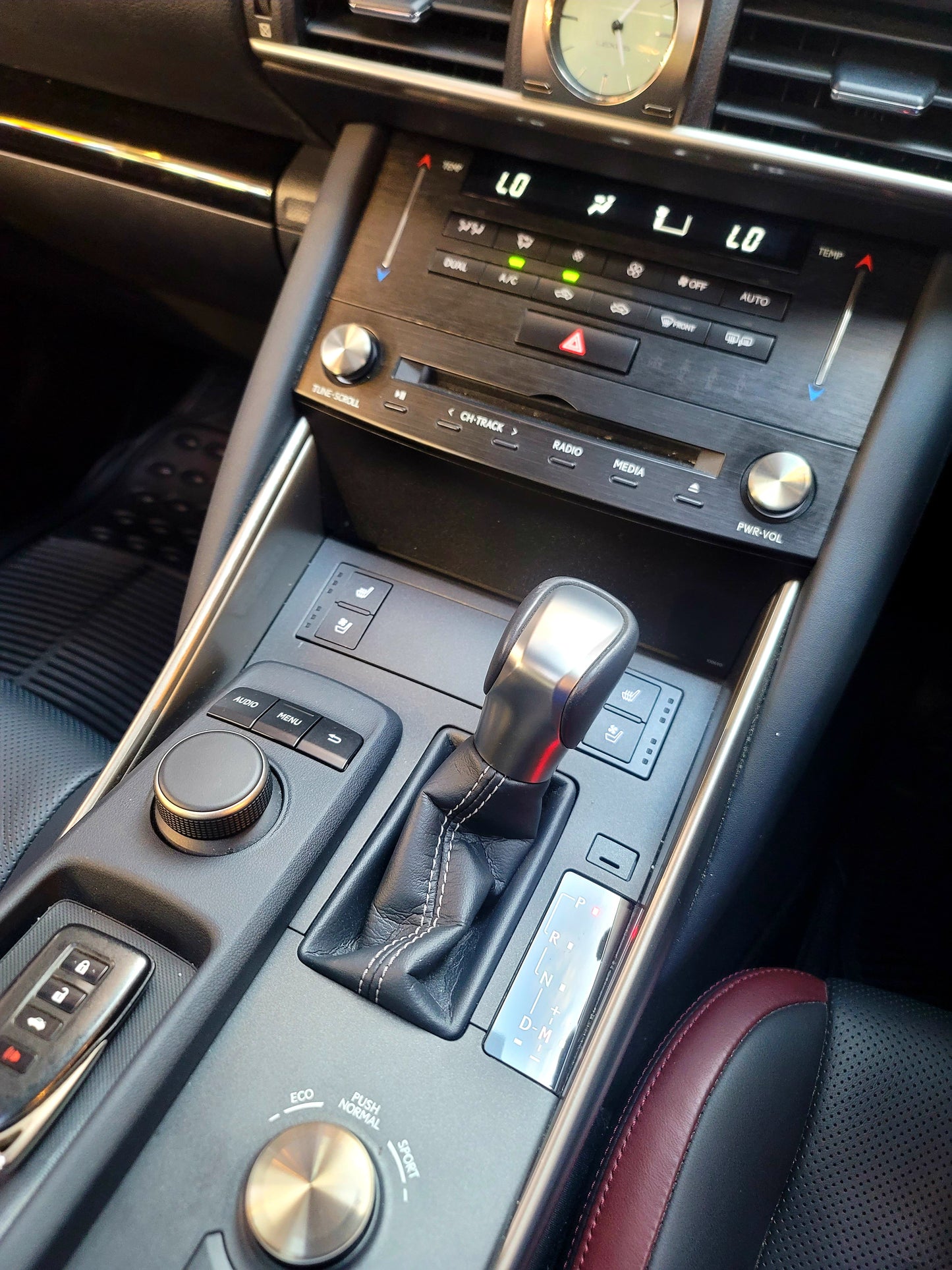 2017 LEXUS IS200T 2.0T AT