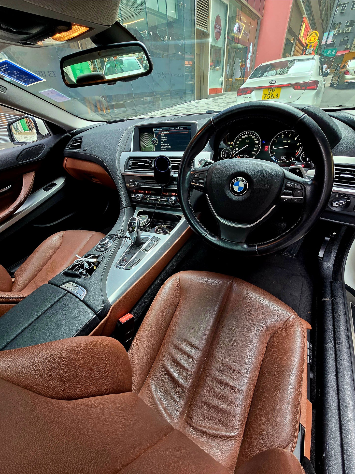 2011/12 BMW 650iA COUPÉ 4.4 V8 AT