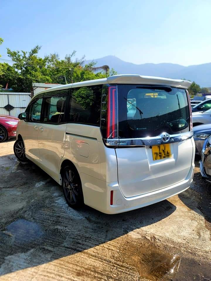 2018/19 TOYOTA NOAH ZRR80 2.0 AT