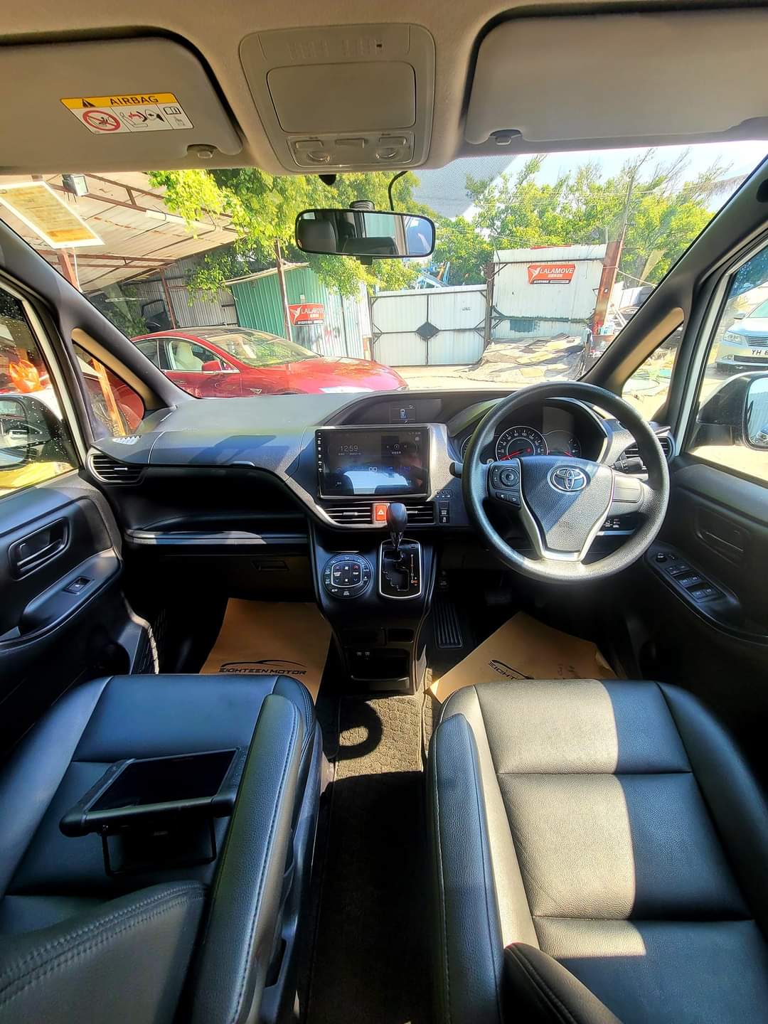 2018/19 TOYOTA NOAH ZRR80 2.0 AT
