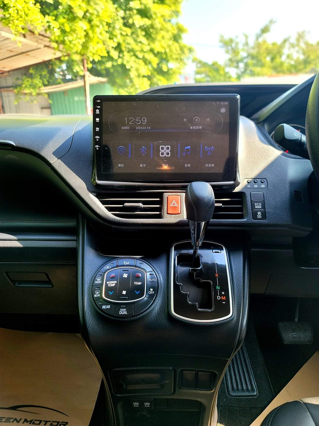 2018/19 TOYOTA NOAH ZRR80 2.0 AT