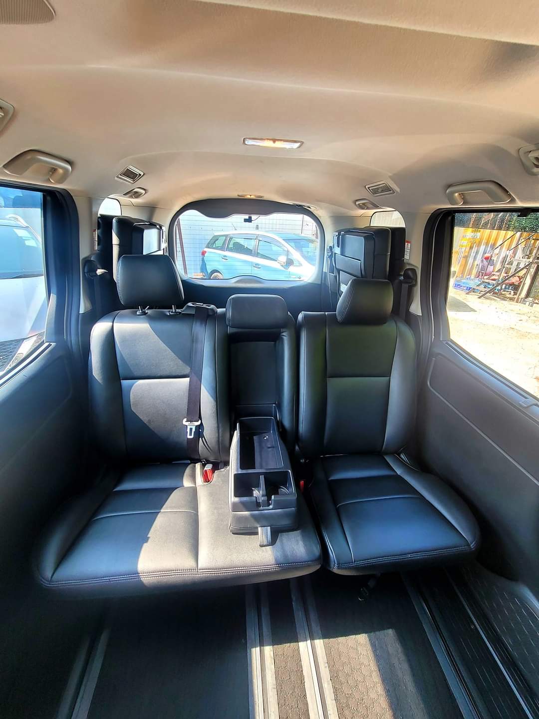 2018/19 TOYOTA NOAH ZRR80 2.0 AT