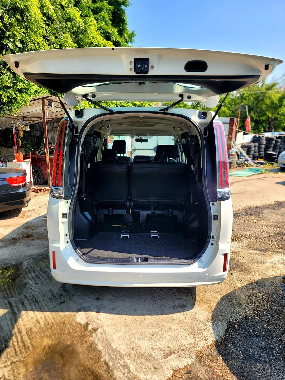 2018/19 TOYOTA NOAH ZRR80 2.0 AT