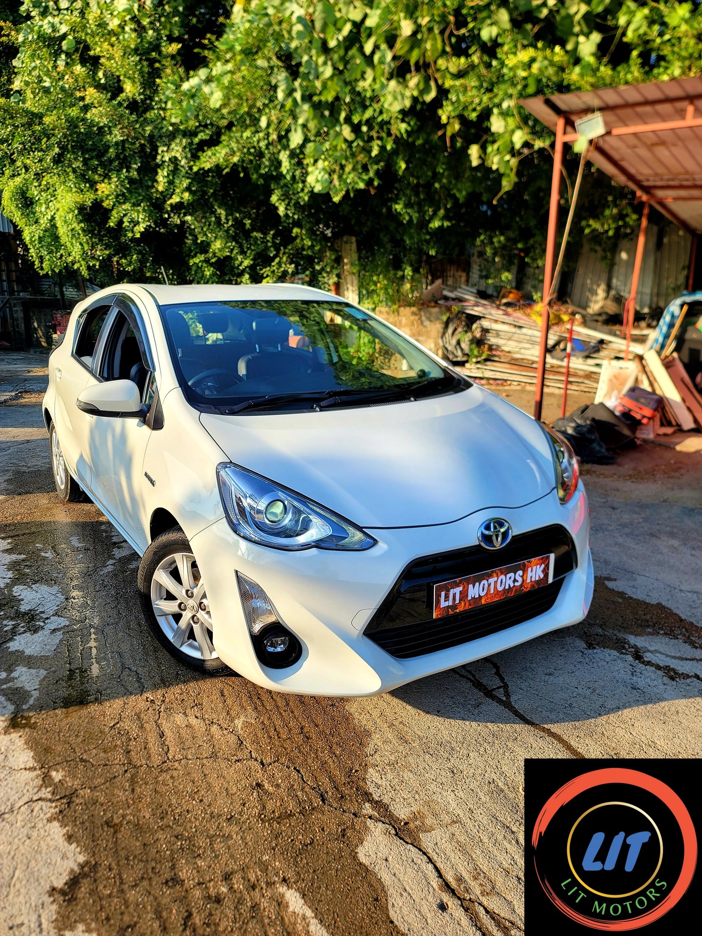 2015 TOYOTA PRIUS C (AQUA) HYBRID 1.5 AT