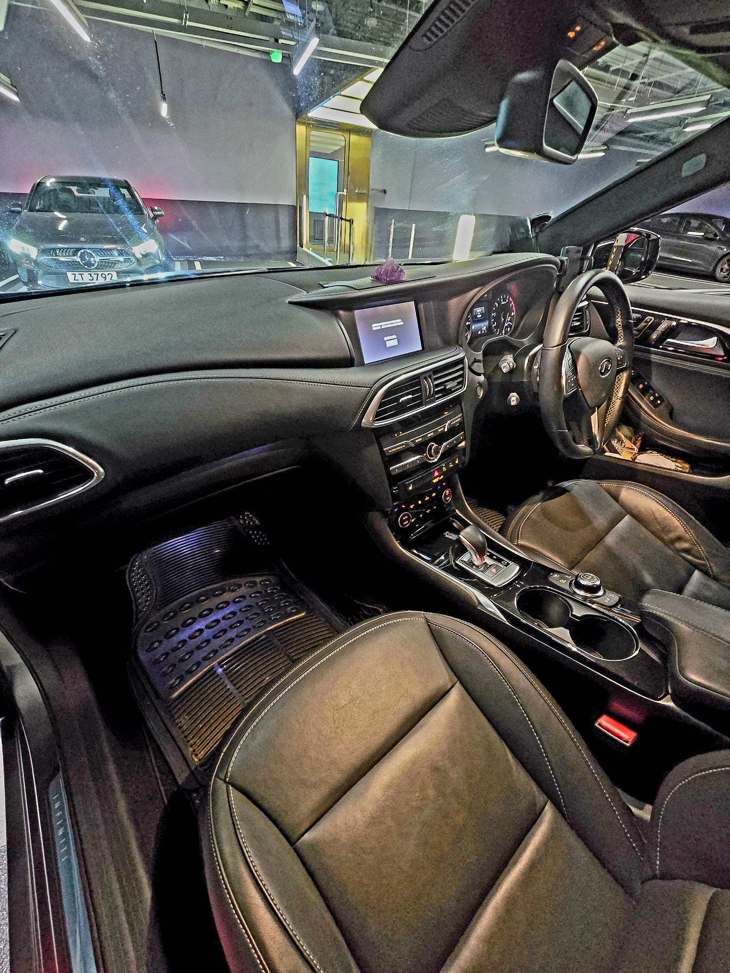 2017 INFINITI QX30 GT 2.0T AT