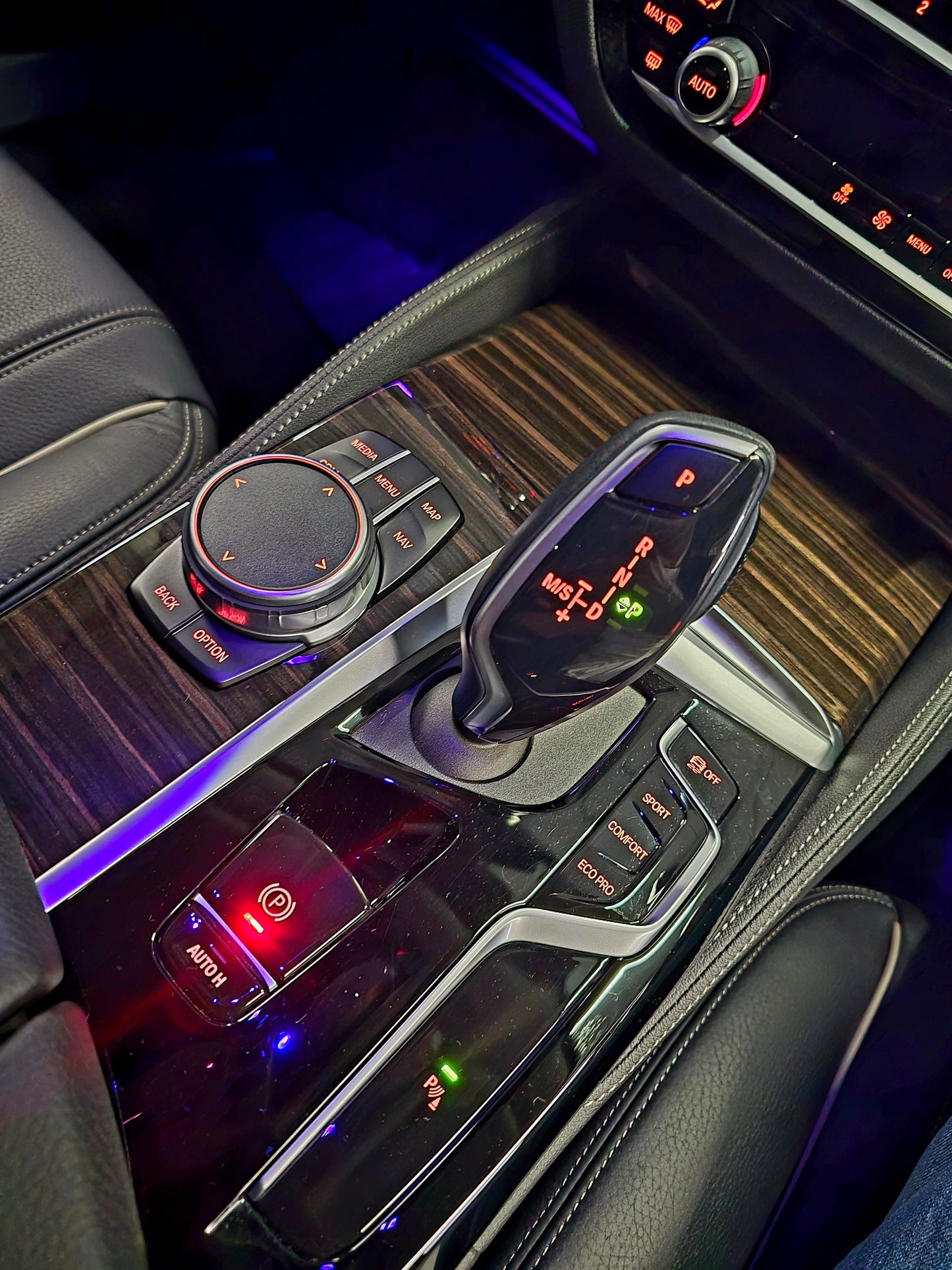 2020/21 BMW 520iA LUXURY 2.0T AT