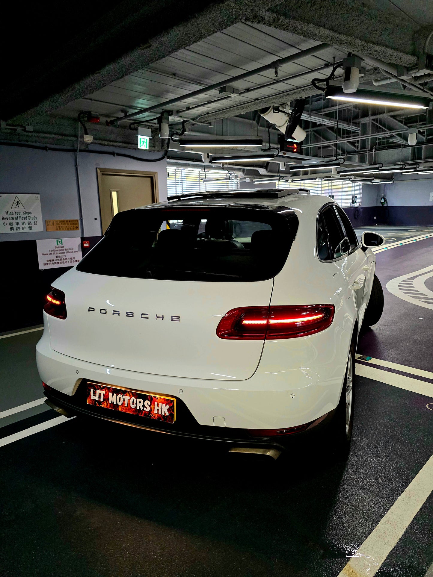 2015 PORSCHE MACAN 2.0T AT