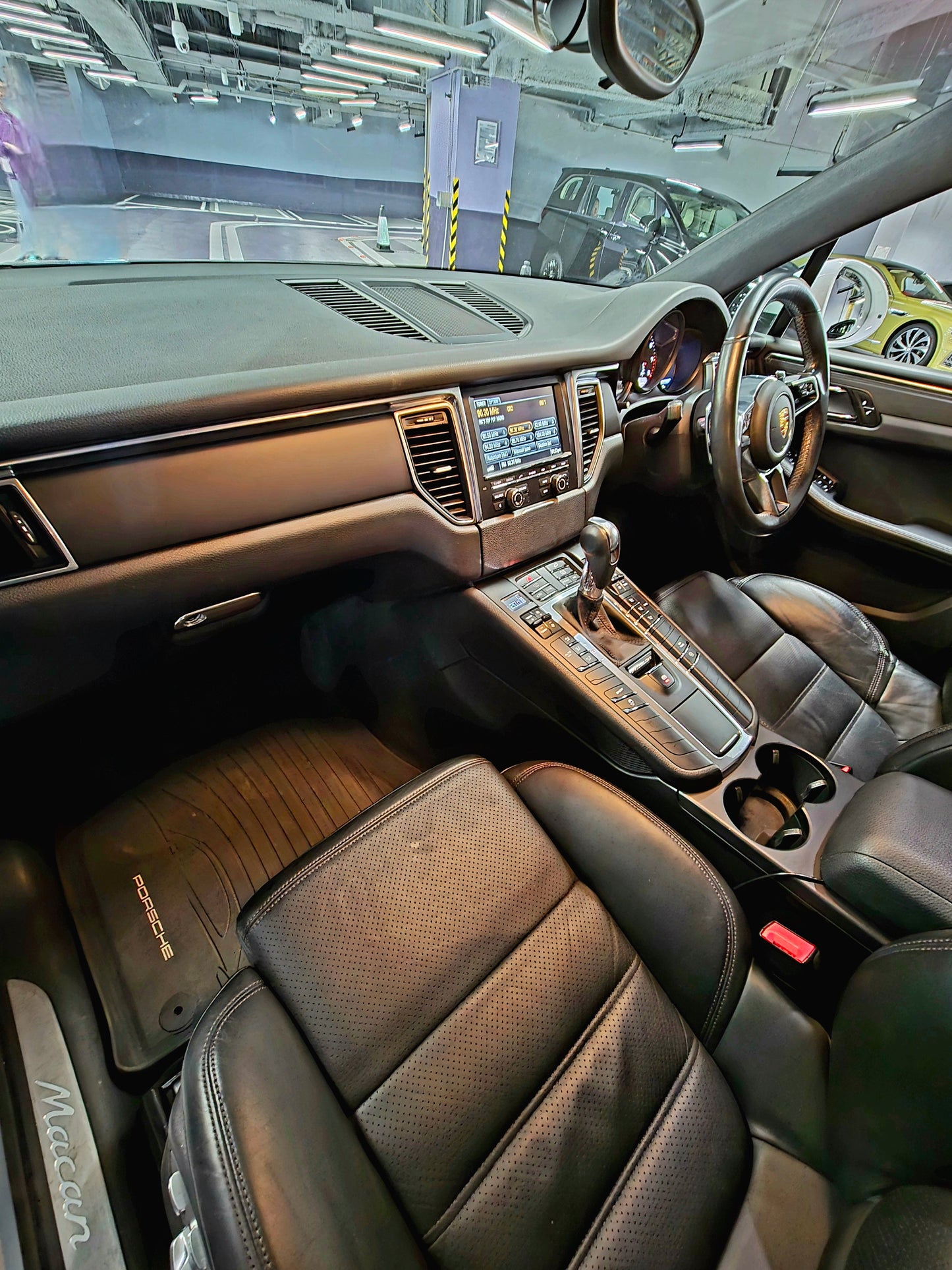 2015 PORSCHE MACAN 2.0T AT