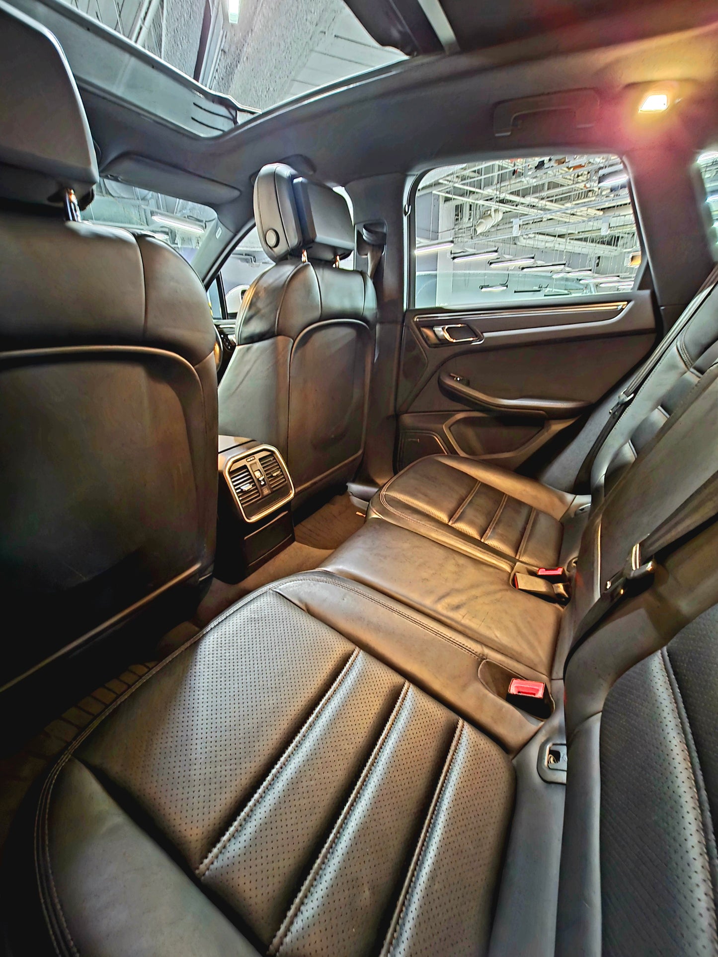 2015 PORSCHE MACAN 2.0T AT