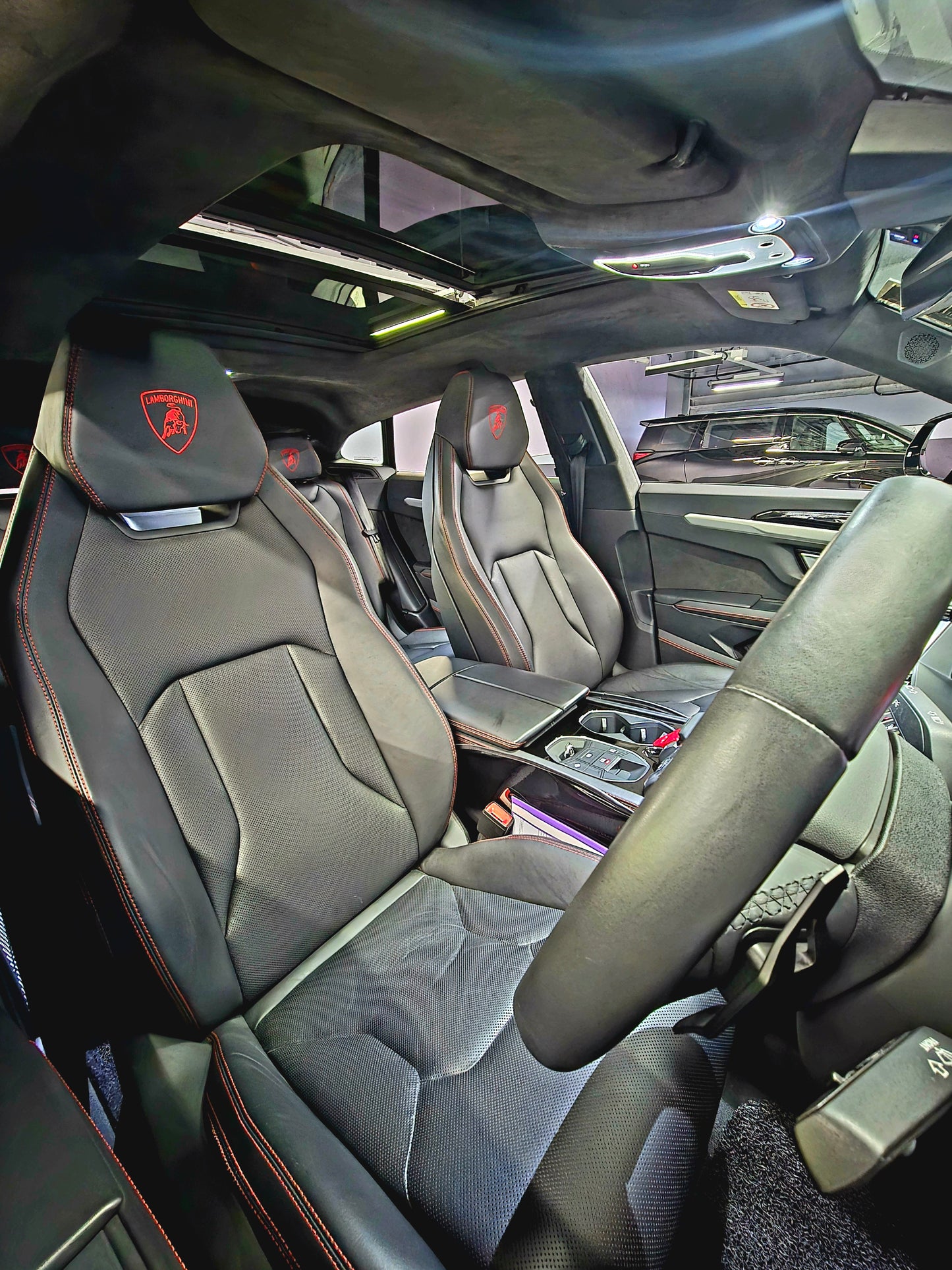 2018 LAMBORGHINI URUS 4.0 AT