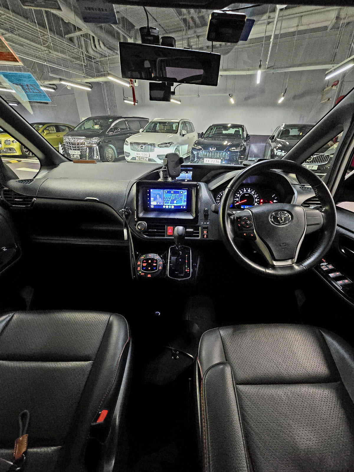 2017 TOYOTA NOAH 80 DELUXE 2.0 AT